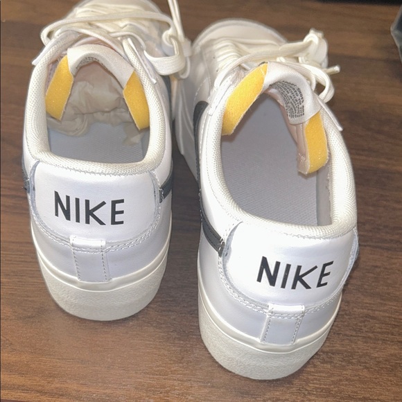 Nike Women’s platform sneakers - Picture 5 of 5